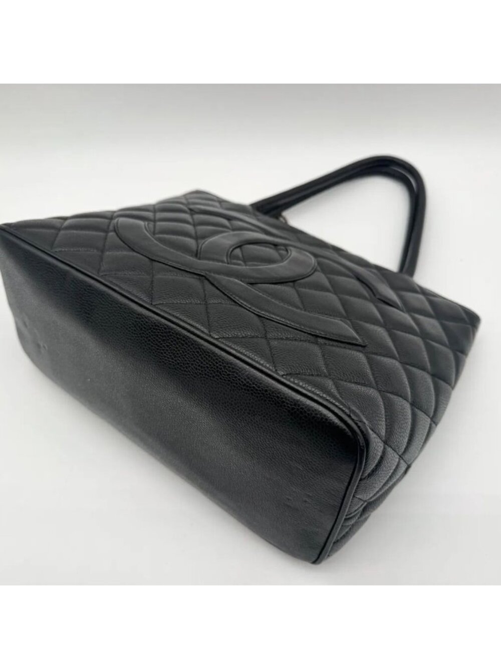 Chanel Tote Medallion CC Logo Silver Caviar Leather Quilted Black - Picture 7 of 15